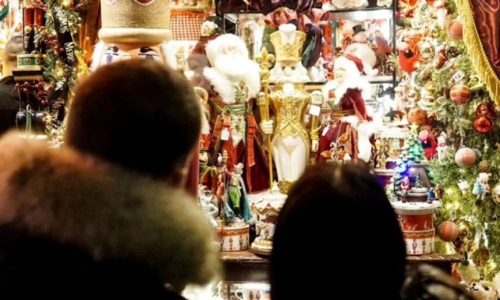 Παραμονή Χριστουγέννων: Ανοικτά σήμερα όλα τα καταστήματα - Ποια είναι τα ωράρια